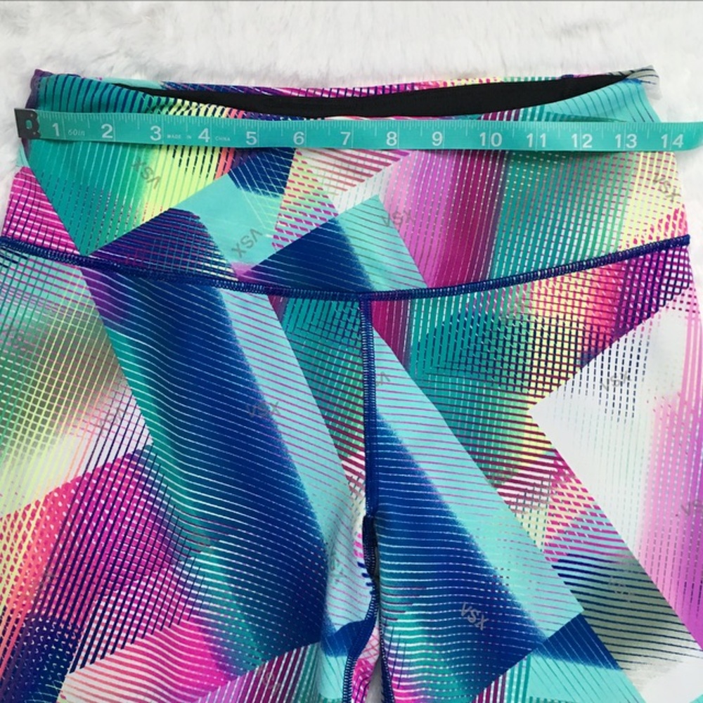 Like New Victoria’s Secret Knockout Capris - Picture 2 of 5